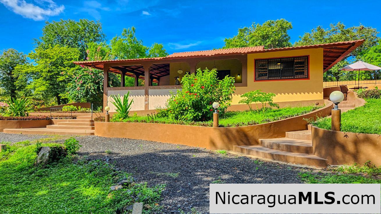 Beautiful Hacienda 2 acres on Ometepe Island
