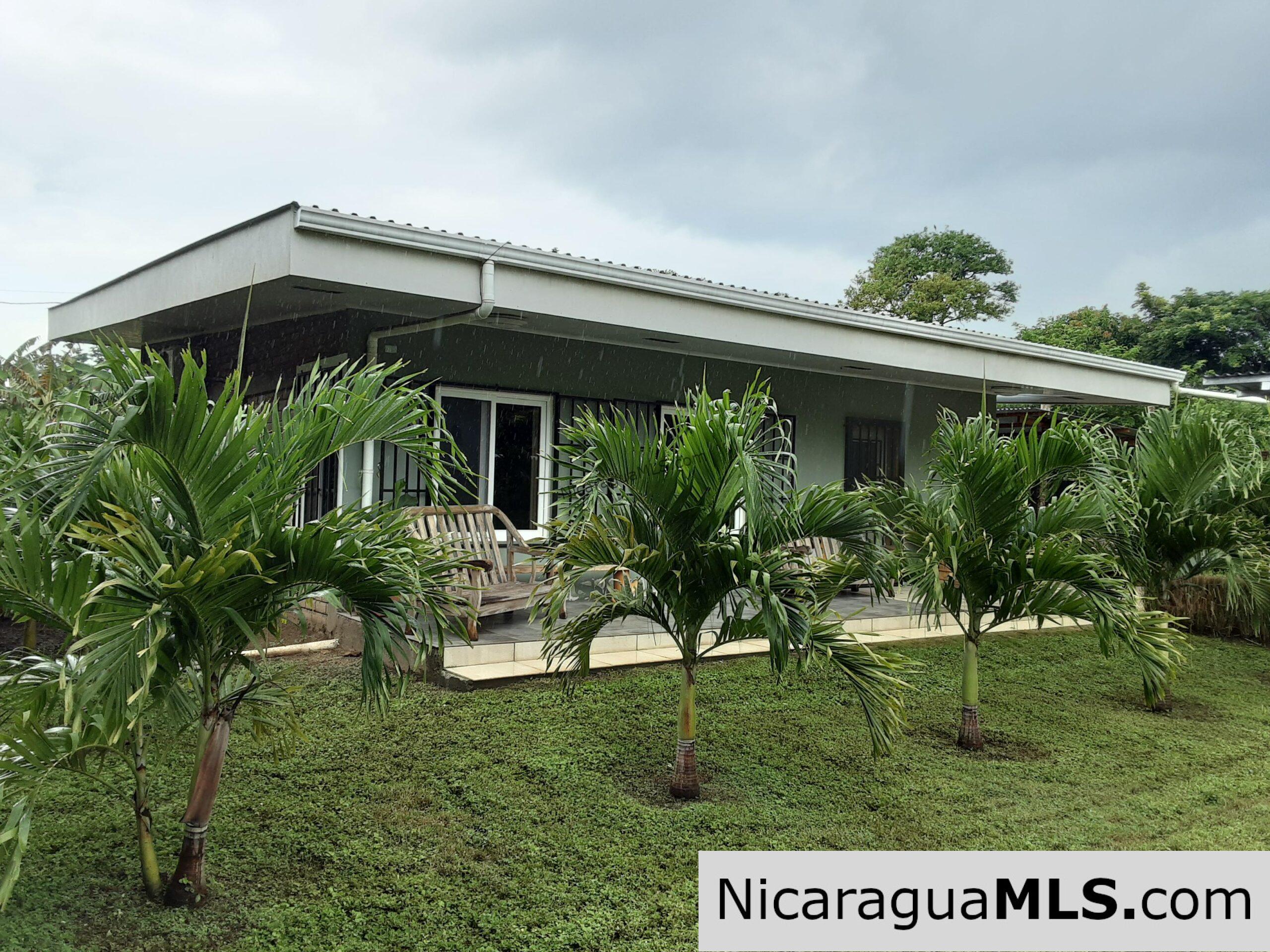 Beautiful House with 60 80 Fruits Tree in Rivas