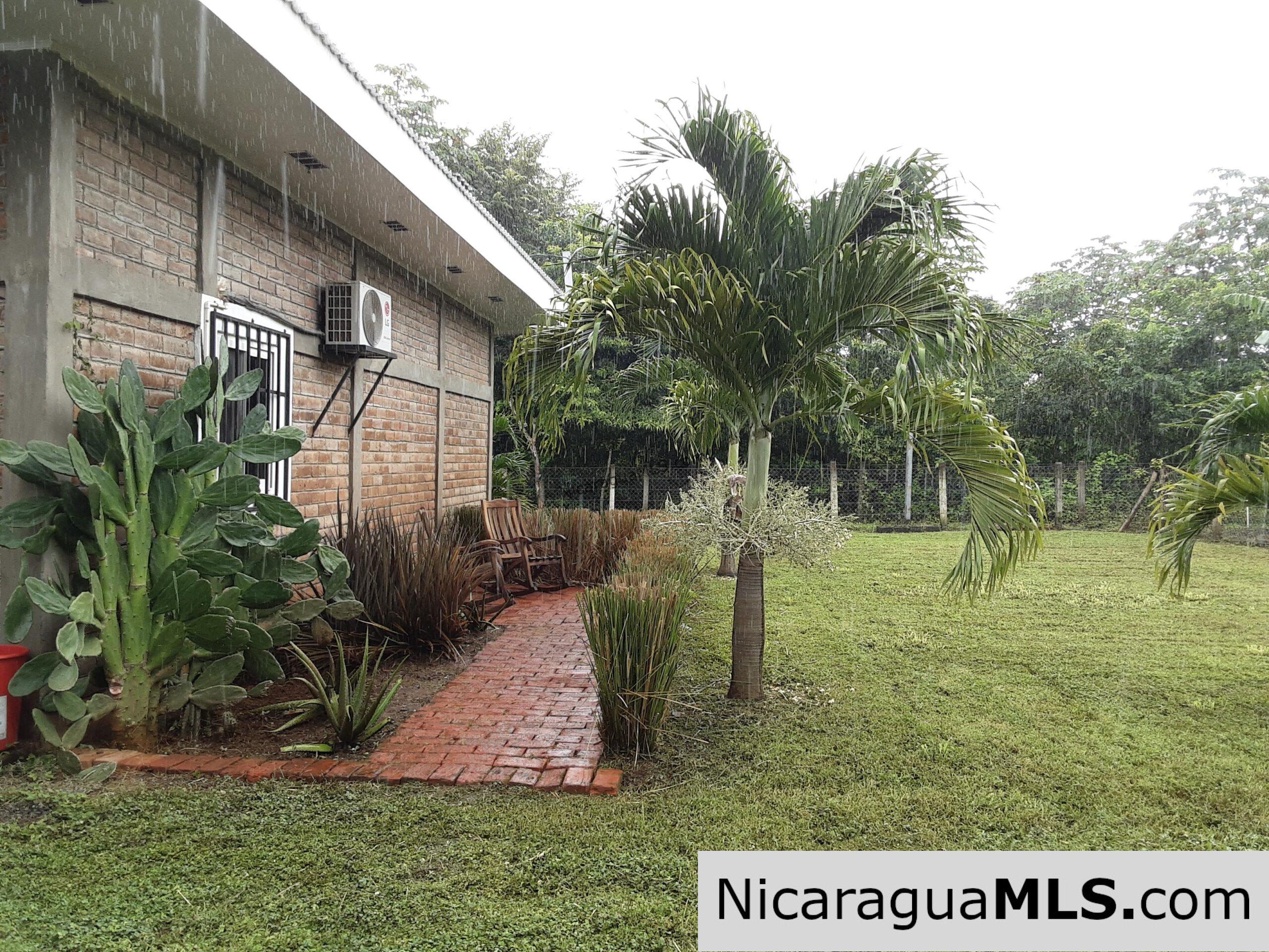 Beautiful House with 60 80 Fruits Tree in Rivas - Image 4