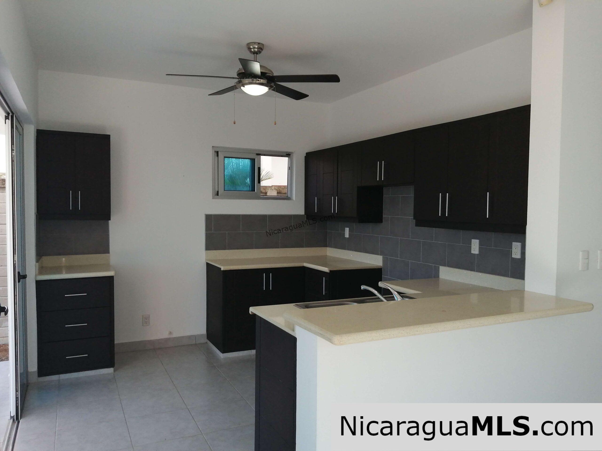 3 bedroom house in Vistas de Miramar neighborhood - Image 17