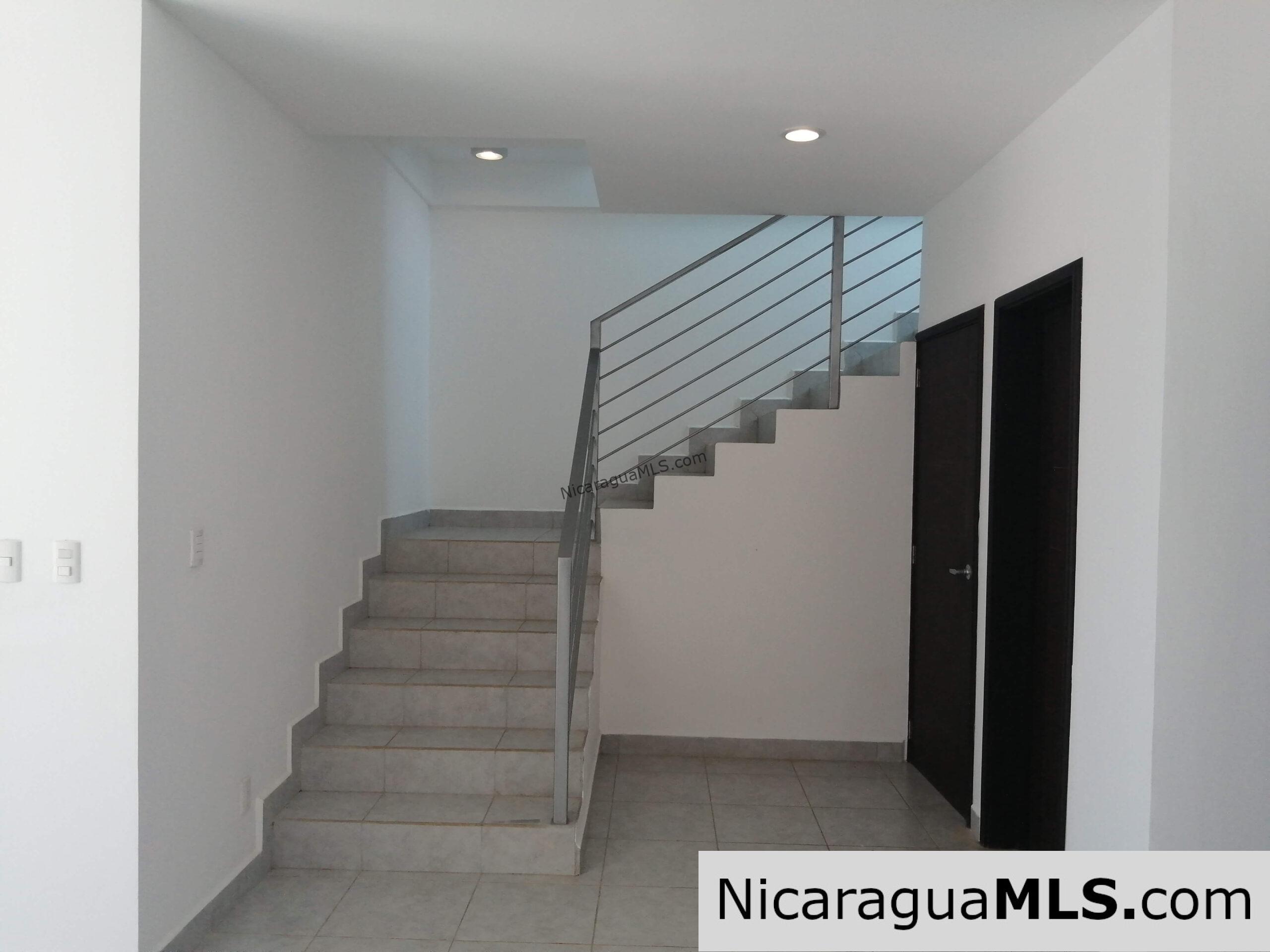 3 bedroom house in Vistas de Miramar neighborhood - Image 18