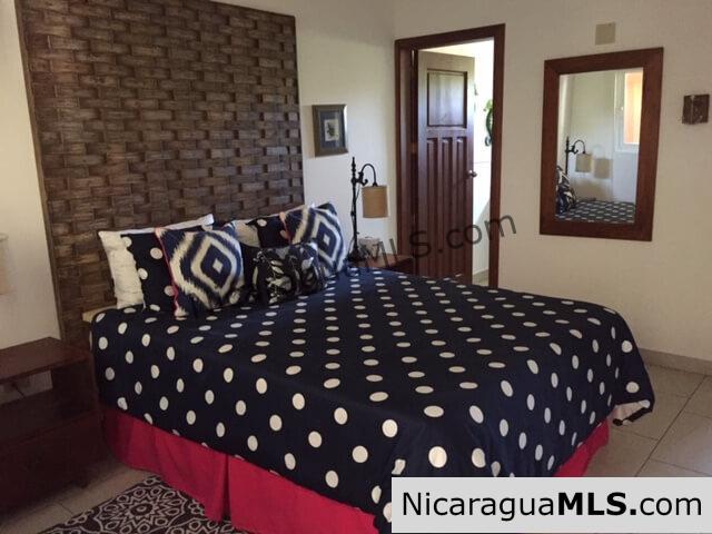 4 bedroom beachfront house at the Aposentillo famous surf break - Image 12