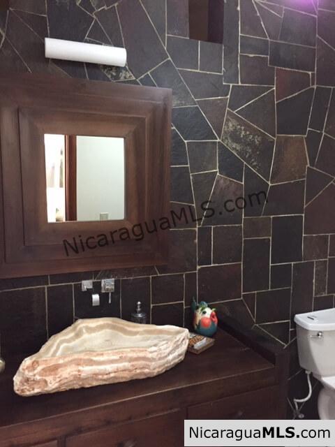 4 bedroom beachfront house at the Aposentillo famous surf break - Image 10