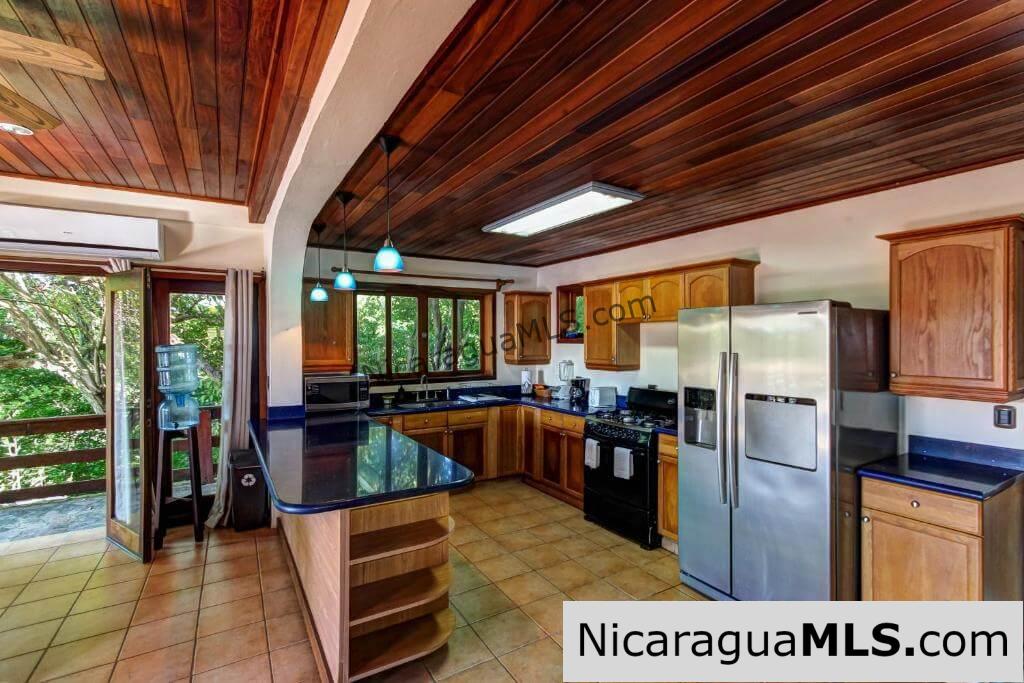 Vista Bahia, four bedroom house in Redonda Bay - Image 6