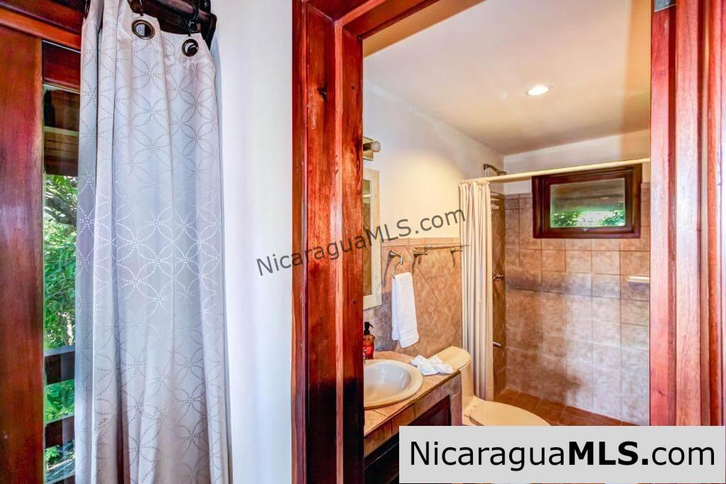Vista Bahia, four bedroom house in Redonda Bay - Image 8