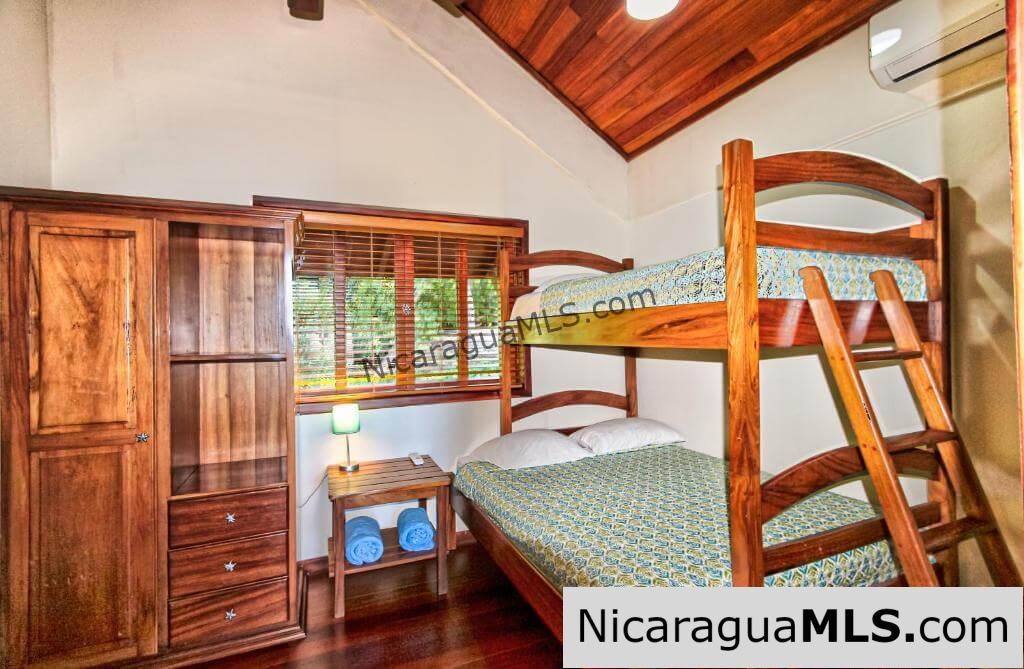Vista Bahia, four bedroom house in Redonda Bay - Image 10