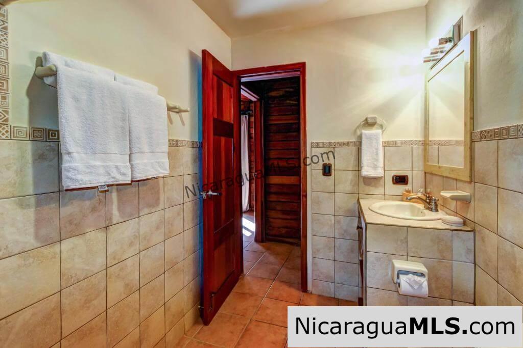 Vista Bahia, four bedroom house in Redonda Bay - Image 14