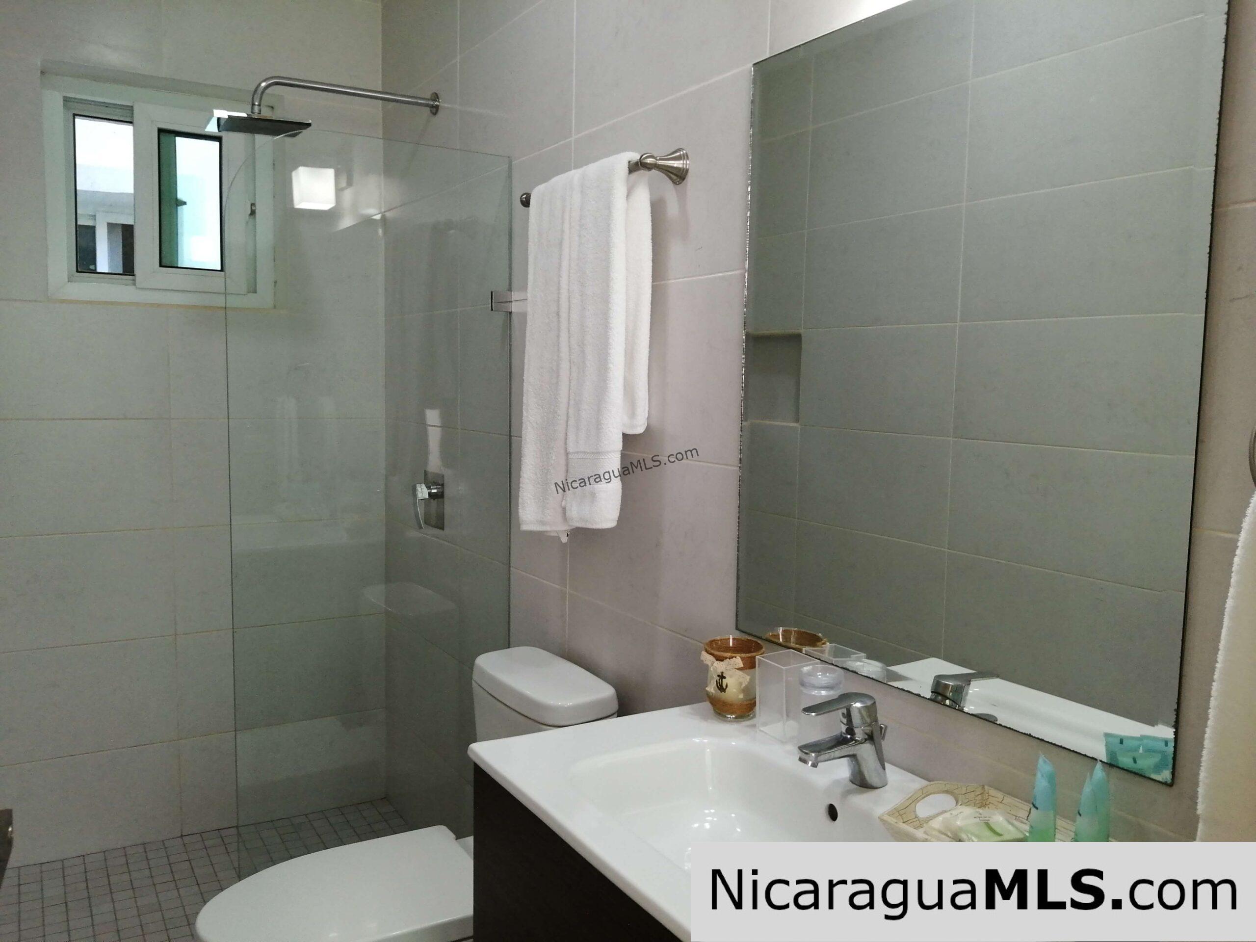 Modern Apartment near the center of town! - Image 10