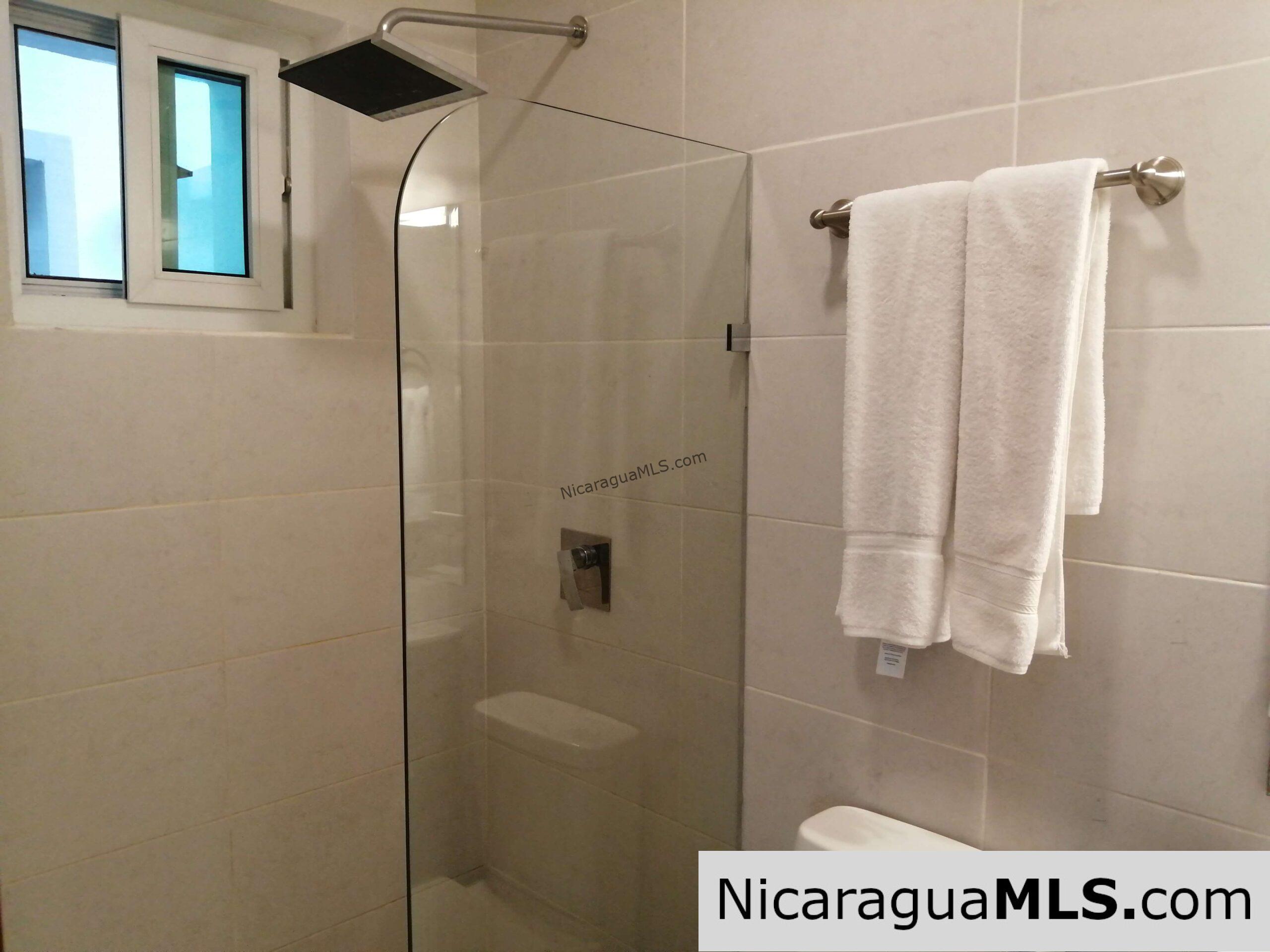 Modern Apartment near the center of town! - Image 11