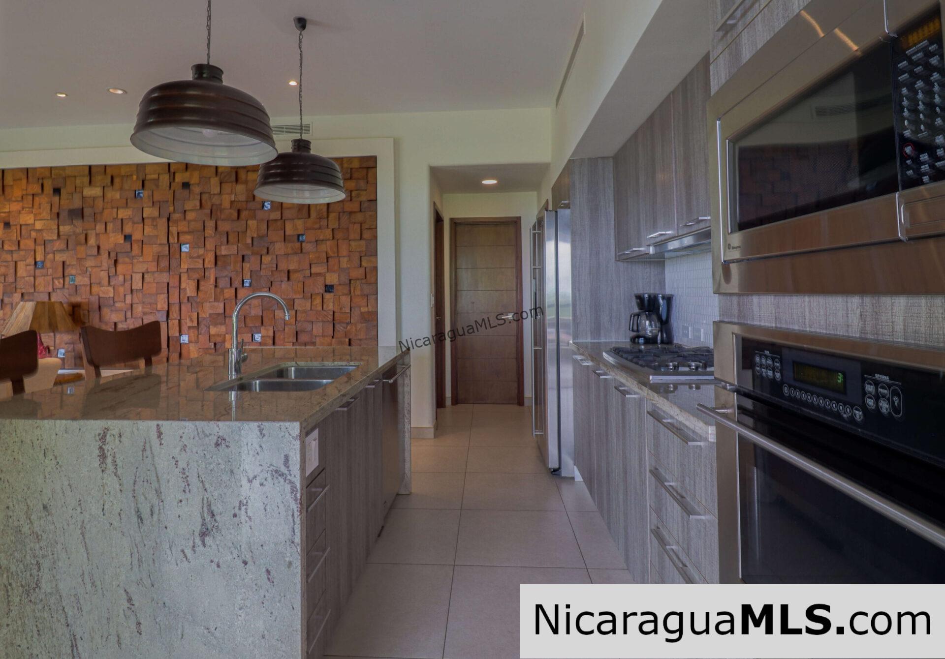 Penthouse Condo F6 in Guacalito de la Isla - Image 10