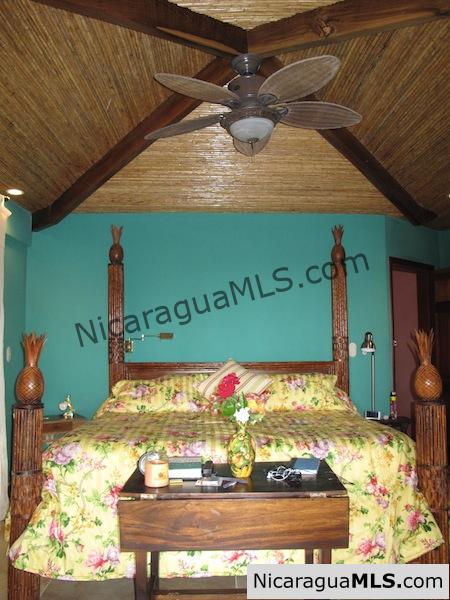 Large Colonial Style Home - Image 4