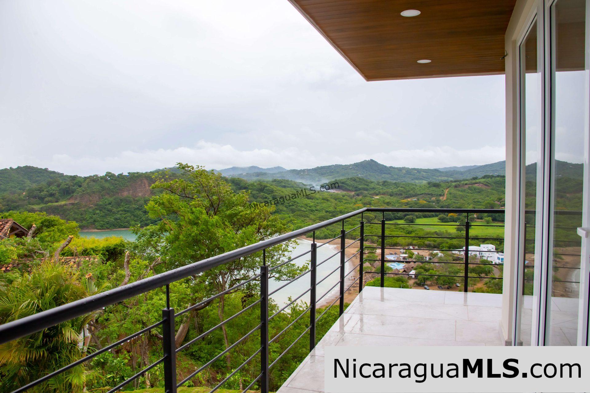 Casa Tranquila in the exclusive gated community of Malibu - Image 5