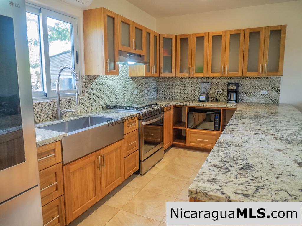 6.2 2 Bedroom Ground Level Apartment for Rent at Las Escadas - Image 4