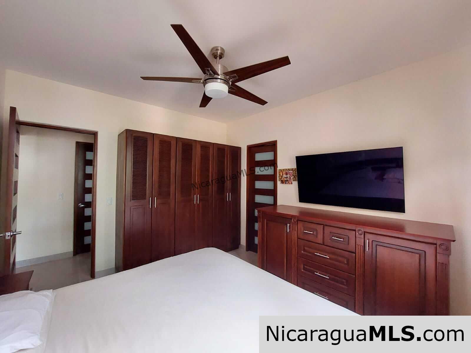 Las Escadas- One & two bdrm Condos - Image 16
