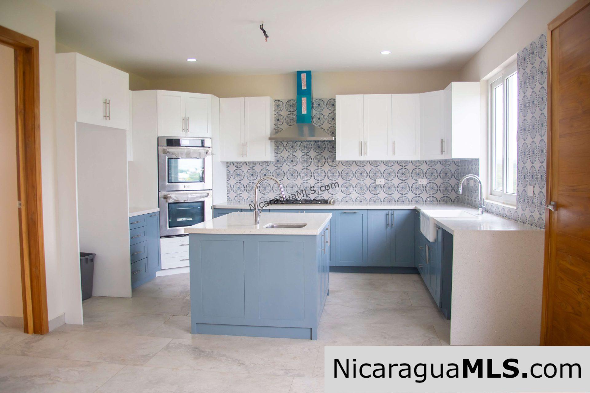 Casa Tranquila in the exclusive gated community of Malibu - Image 15