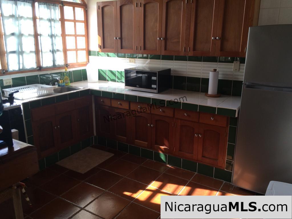 Large Apartment in Town Across the Beach - Image 12