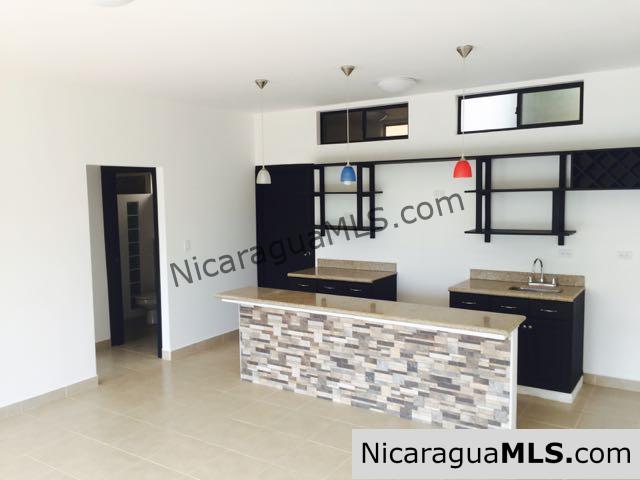 2 Bedroom House with Shared Pool - Image 7