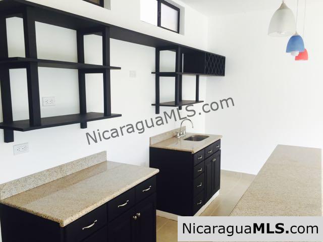 2 Bedroom House with Shared Pool - Image 8