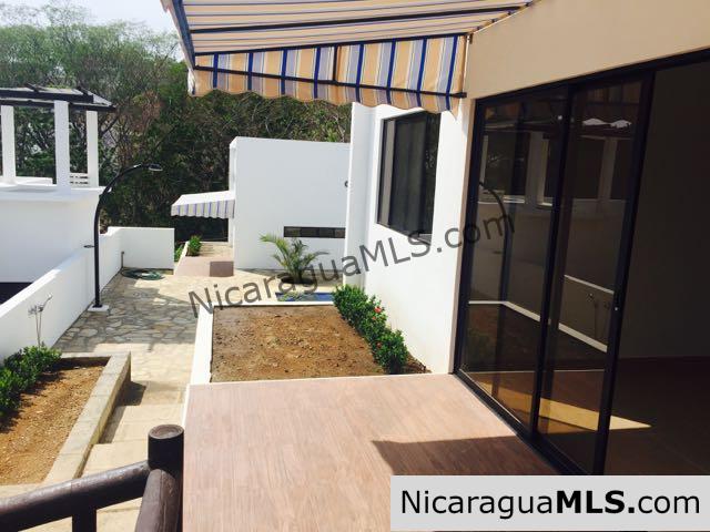 2 Bedroom House with Shared Pool - Image 9