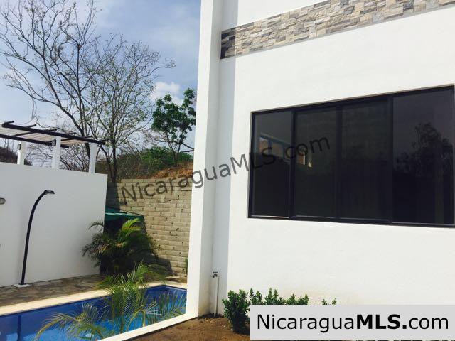 2 Bedroom House with Shared Pool - Image 10