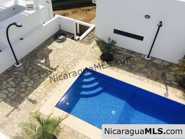 2 Bedroom House with Shared Pool - Image 2