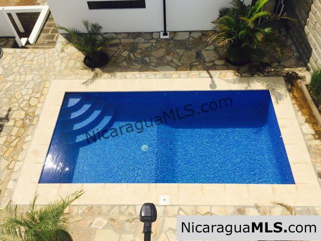 2 Bedroom House with Shared Pool - Image 3