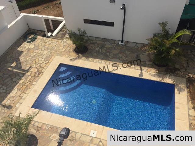 2 Bedroom House with Shared Pool - Image 12