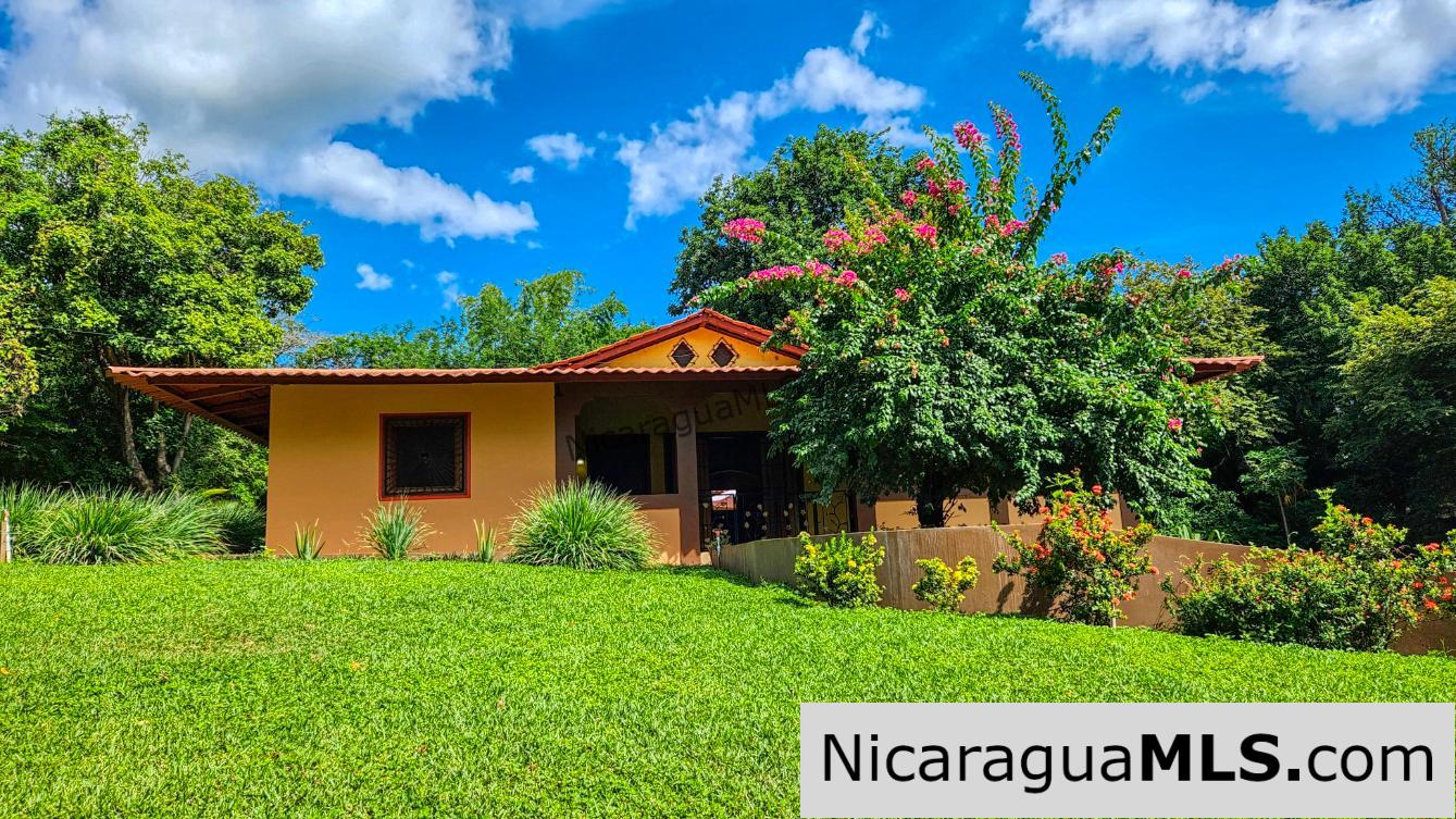 Beautiful Hacienda 2 acres on Ometepe Island - Image 3