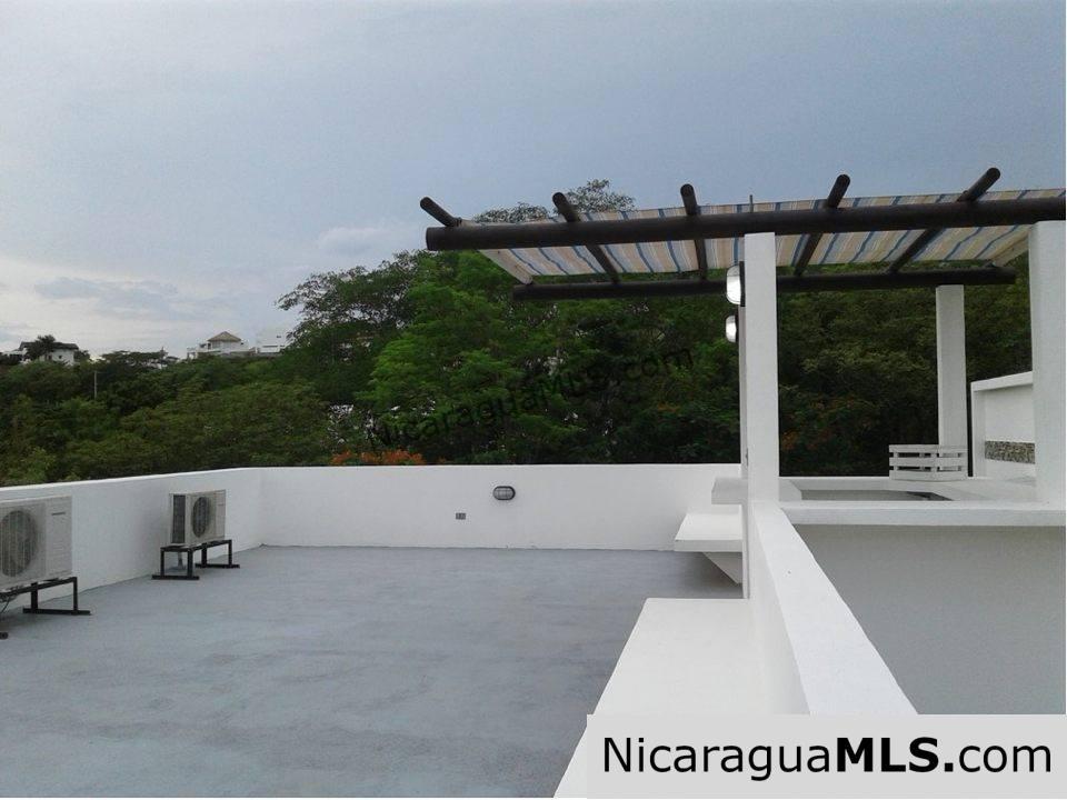 2 Bedroom House with Shared Pool - Image 13