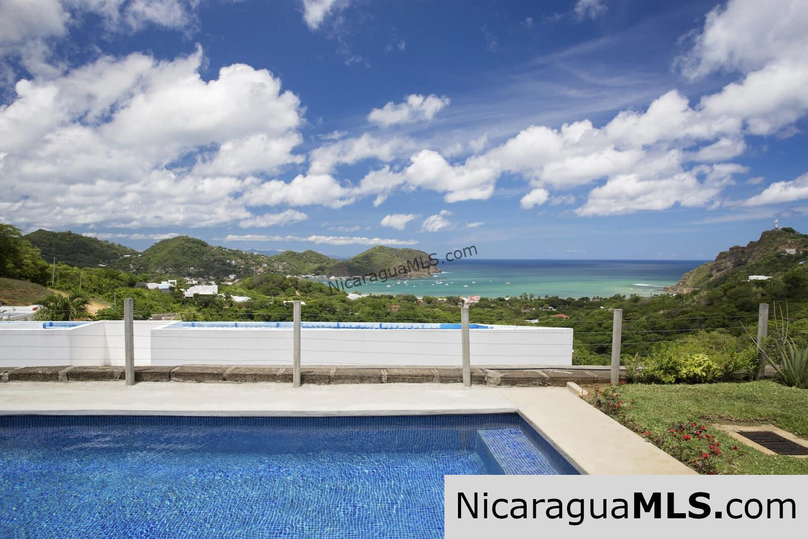 Stunning Oceanview Modern Home - Image 11