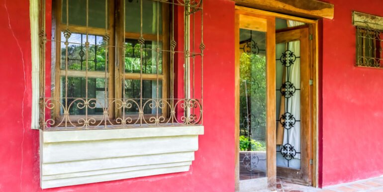 Traditional Spanish Hacienda set on 5 acres - Image 3