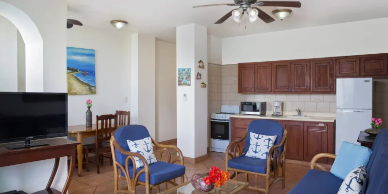 Oceanfront Paradise: 2-Bedroom Condo in Casa Marina - Image 6