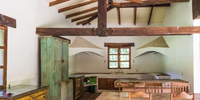 Traditional Spanish Hacienda set on 5 acres - Image 6