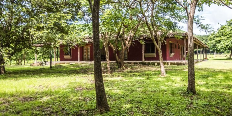 Traditional Spanish Hacienda set on 5 acres - Image 9