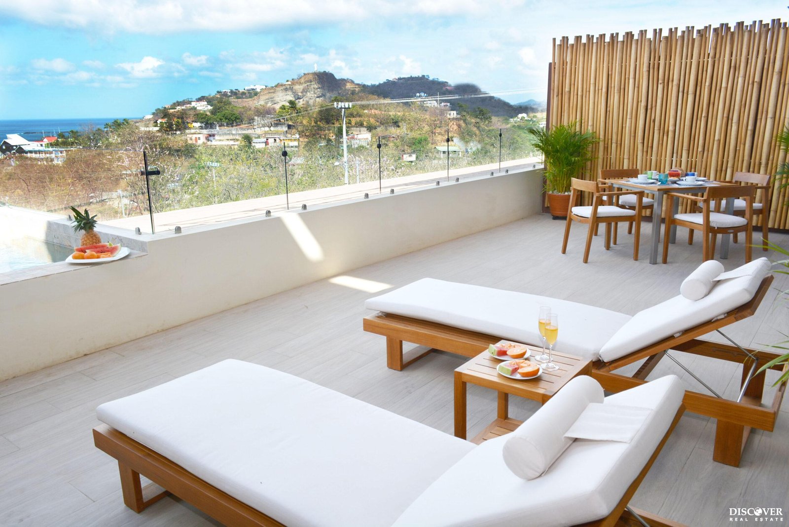 Stunning Renovated Beach House with Panoramic Ocean Views - Image 9