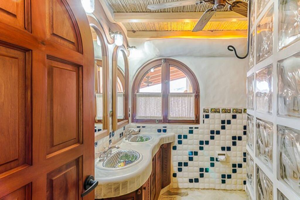 SOLD - Oceanview Luxury Compound at Pelican Eyes - Image 24