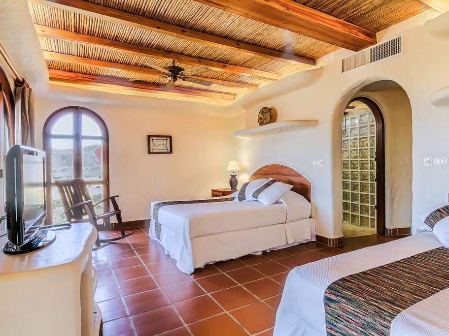 SOLD - Oceanview Luxury Compound at Pelican Eyes - Image 23
