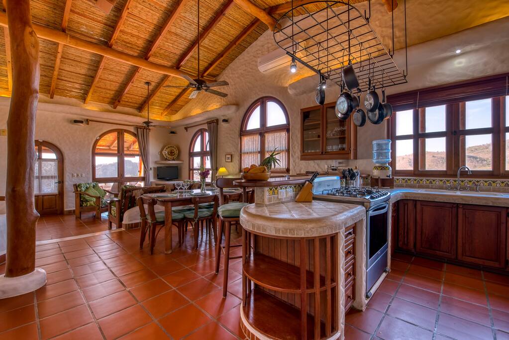 SOLD - Oceanview Luxury Compound at Pelican Eyes - Image 11