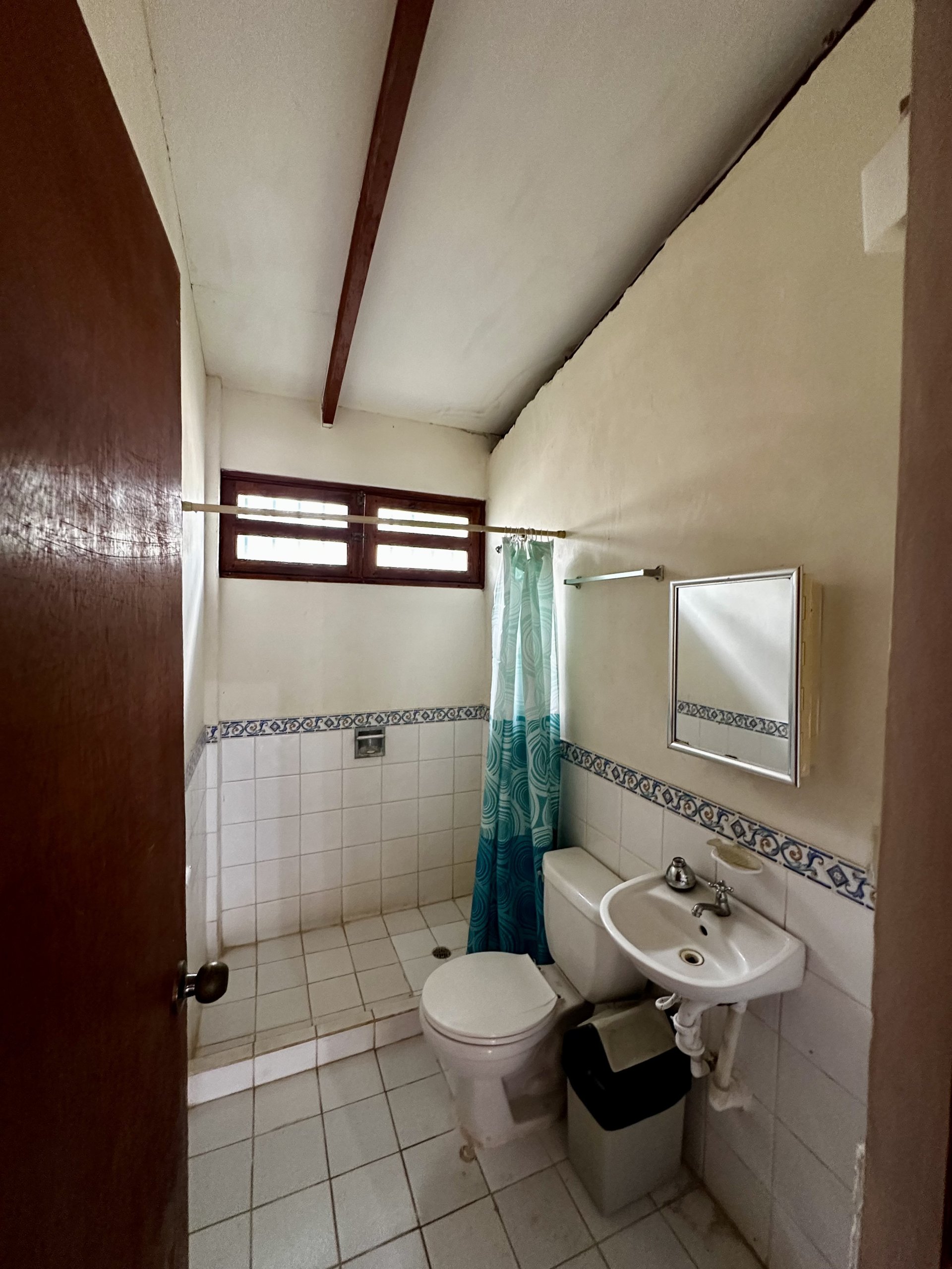 SOLD - Fixer Upper with View of Remanso Beach - Image 13