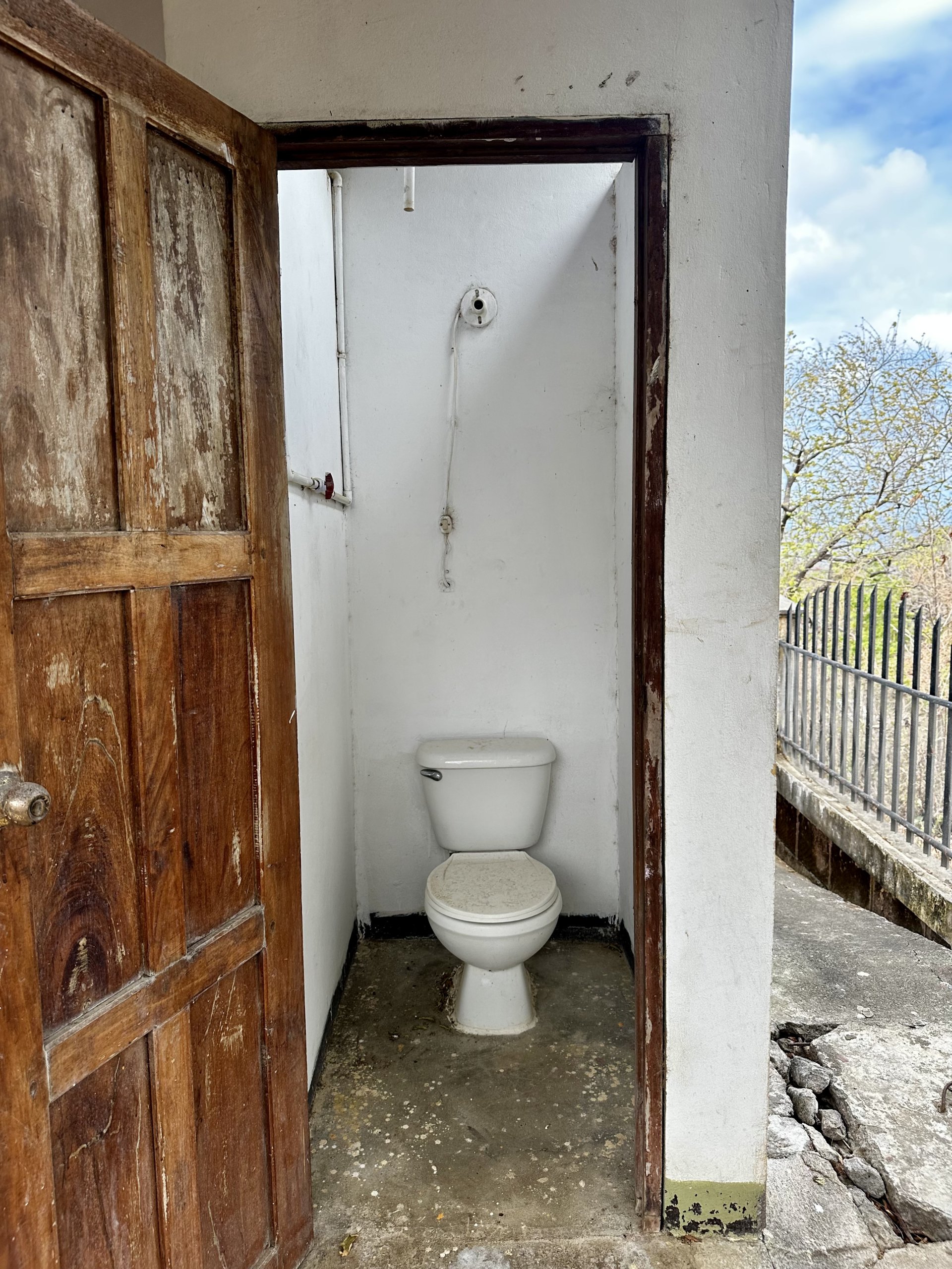 SOLD - Fixer Upper with View of Remanso Beach - Image 17