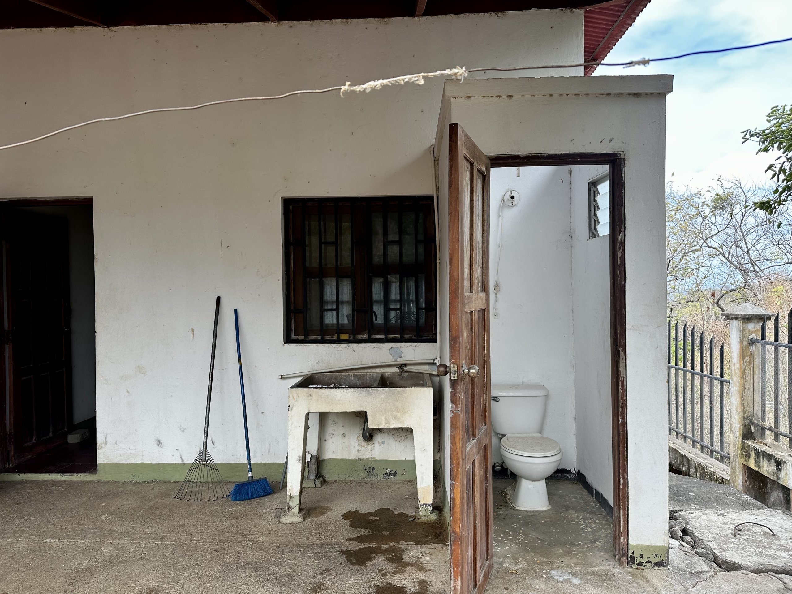 SOLD - Fixer Upper with View of Remanso Beach - Image 19