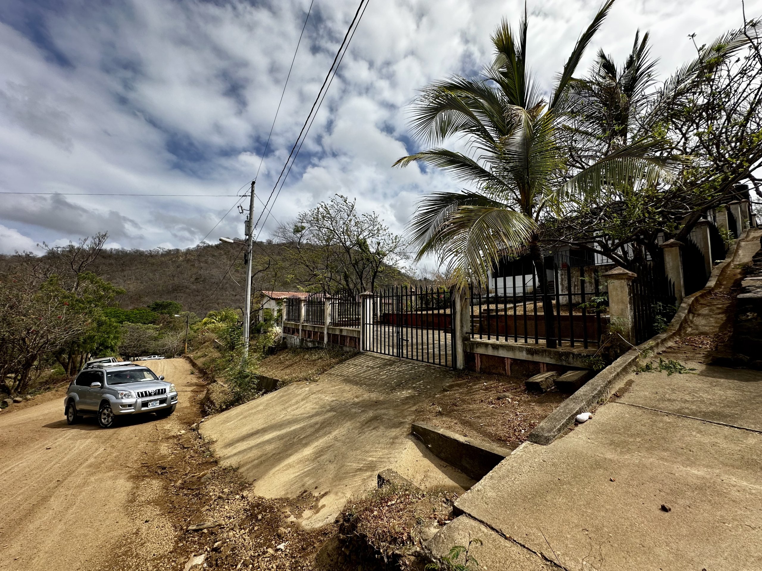SOLD - Fixer Upper with View of Remanso Beach - Image 20