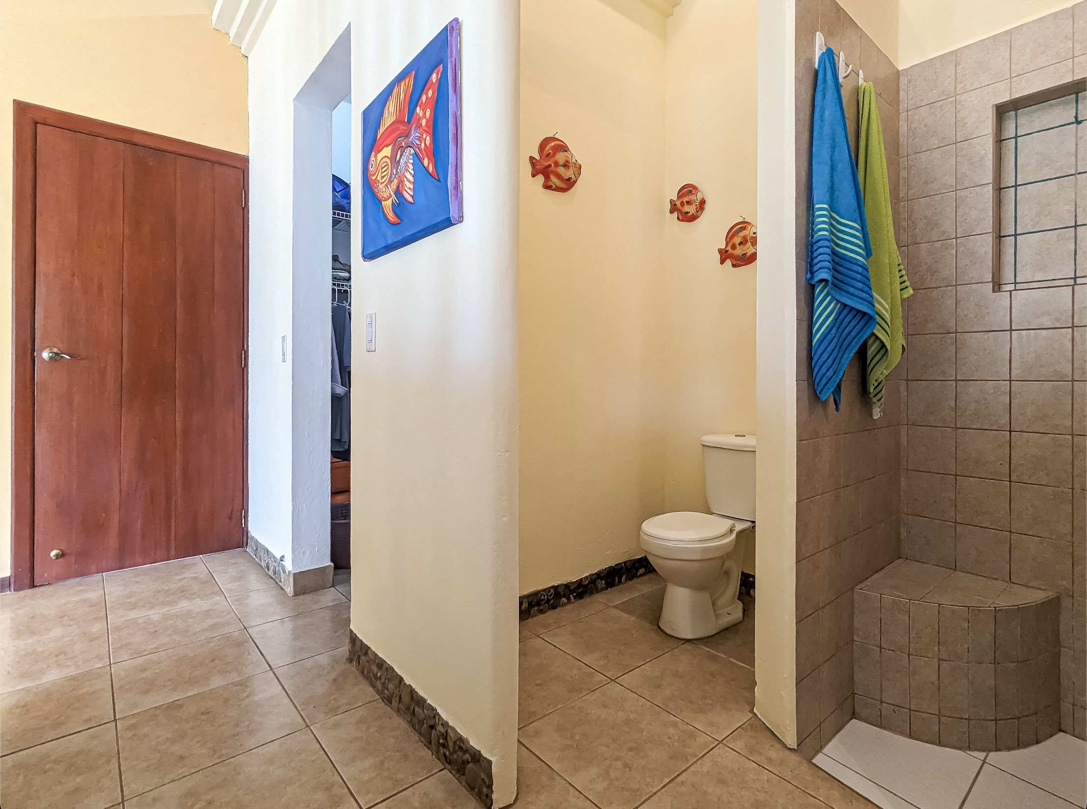 Roomy One Bedroom Residence Ready For Your Personal Touch! - Image 11