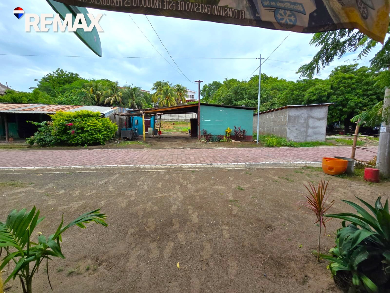 š“Beachfront Bar & Restaurant + Titled Lotš“ - Image 8