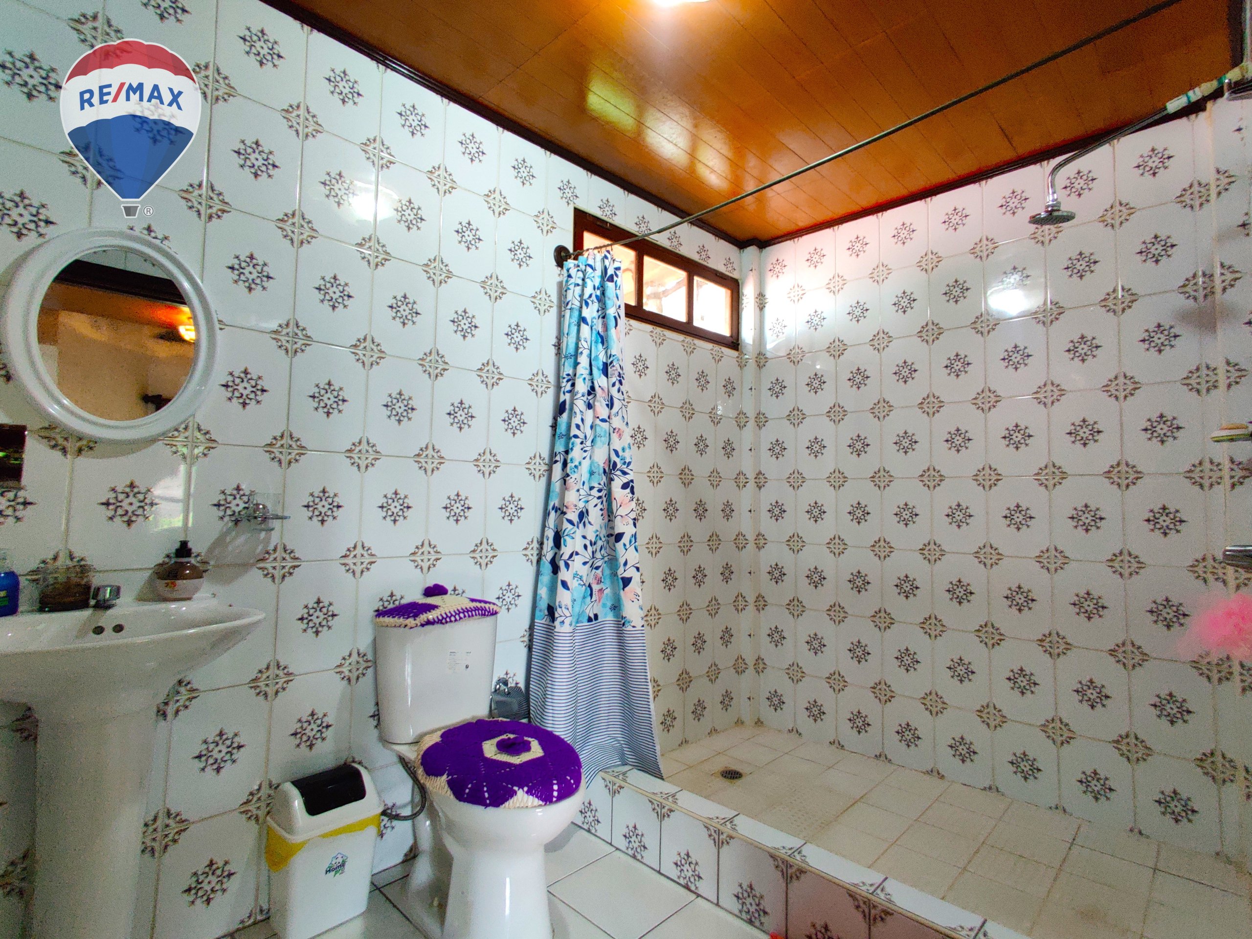 Two Story House With Commercial Property - Image 21