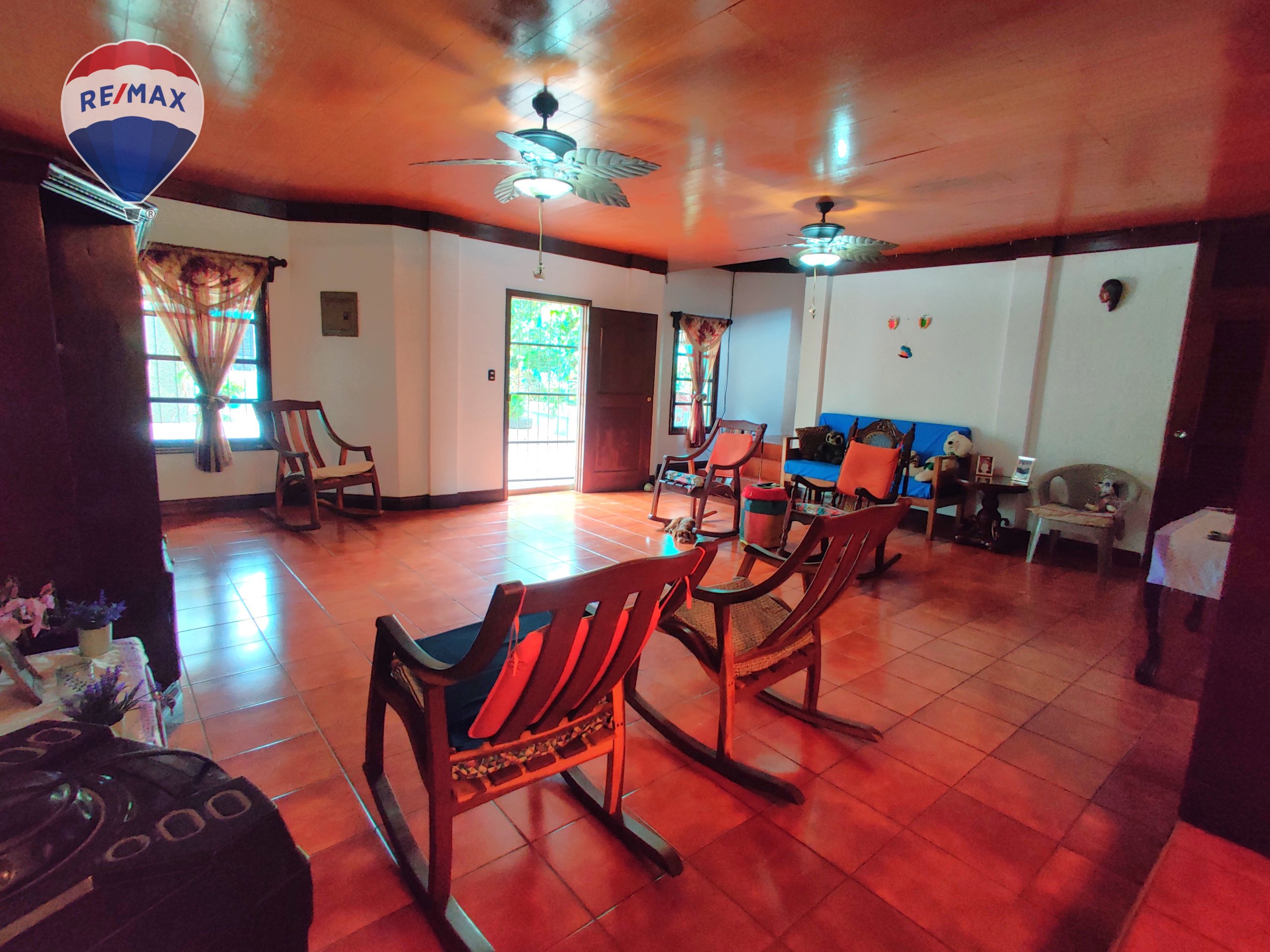 Two Story House With Commercial Property - Image 31