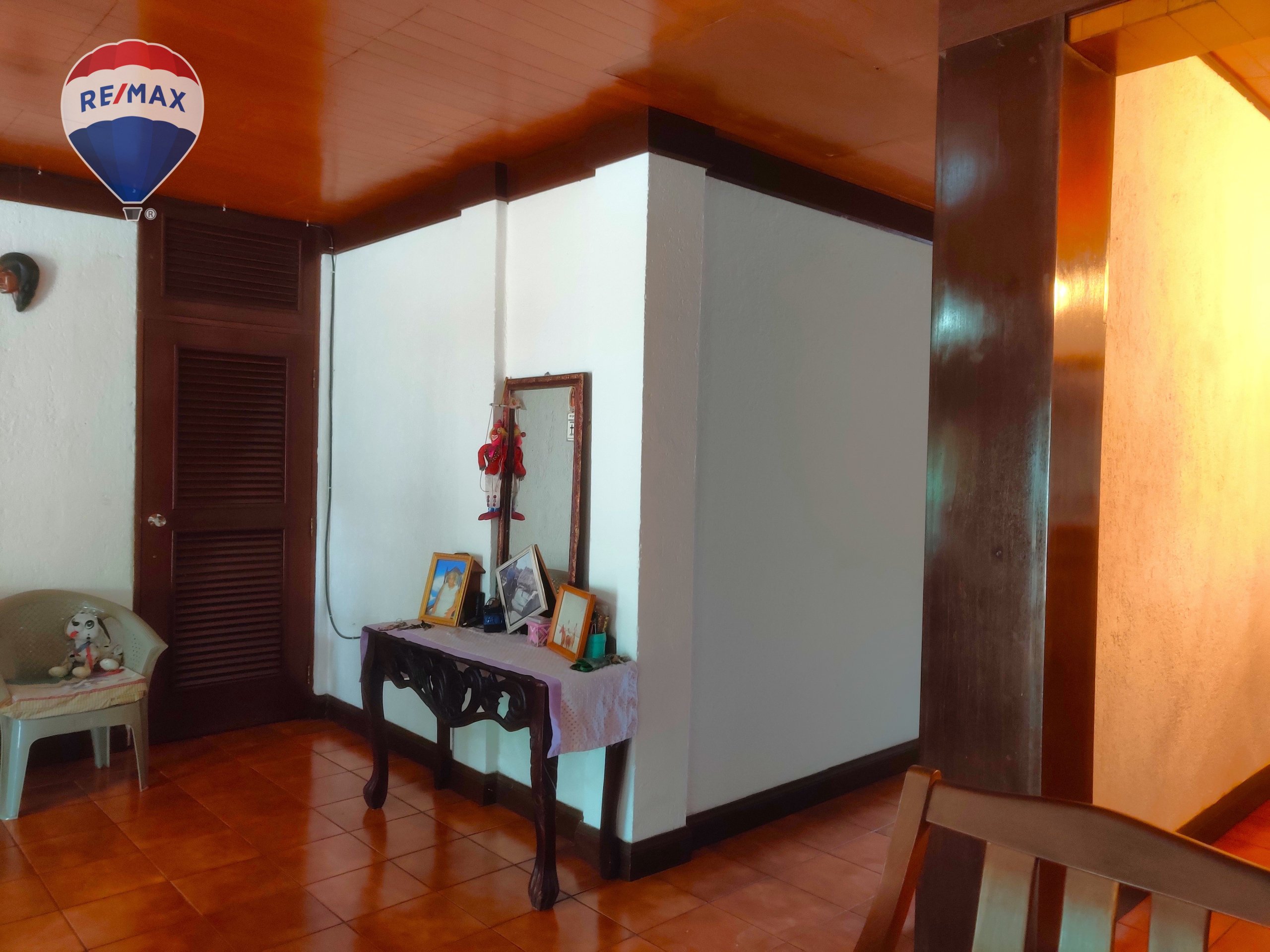 Two Story House With Commercial Property - Image 33