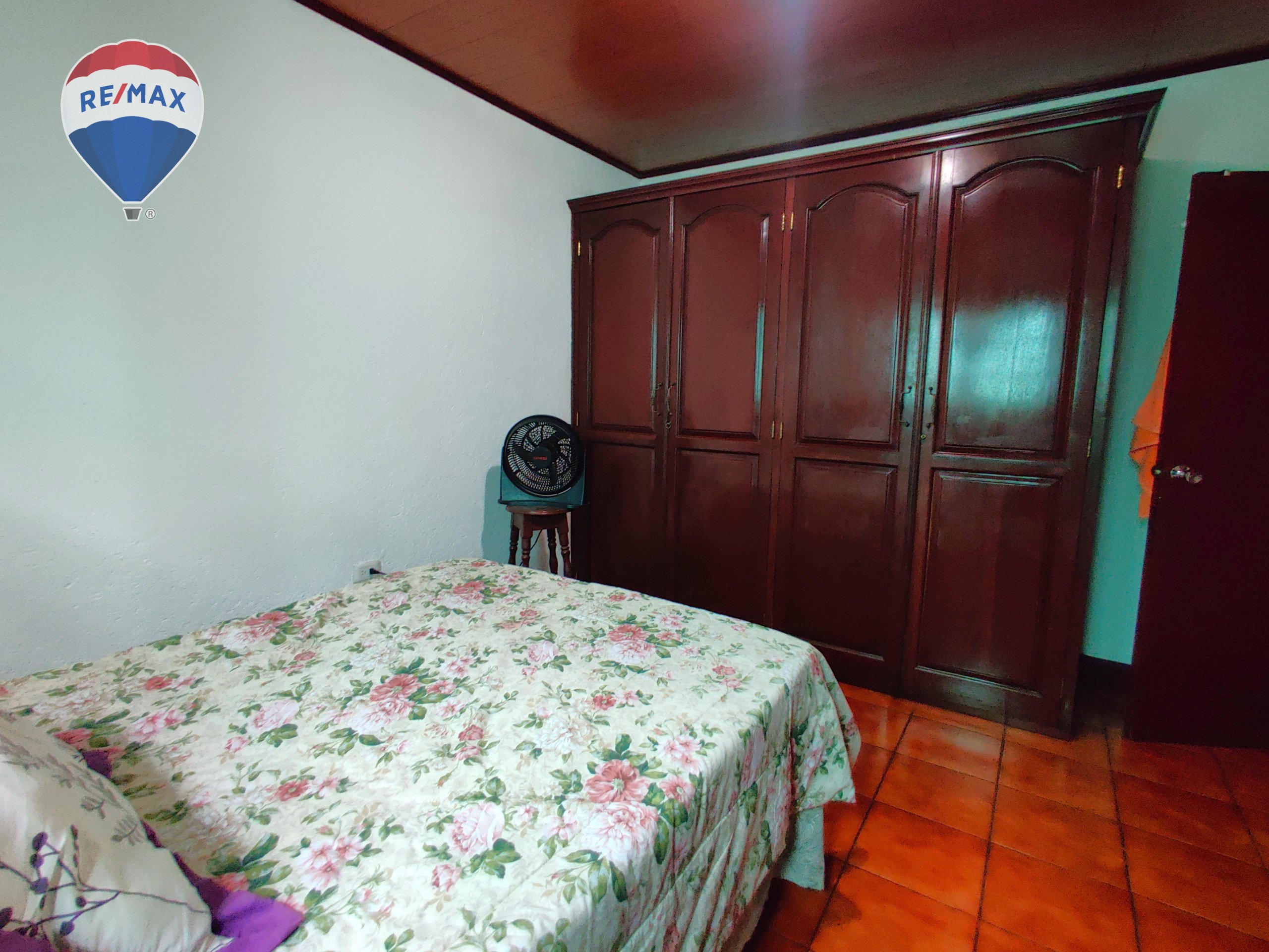 Two Story House With Commercial Property - Image 36