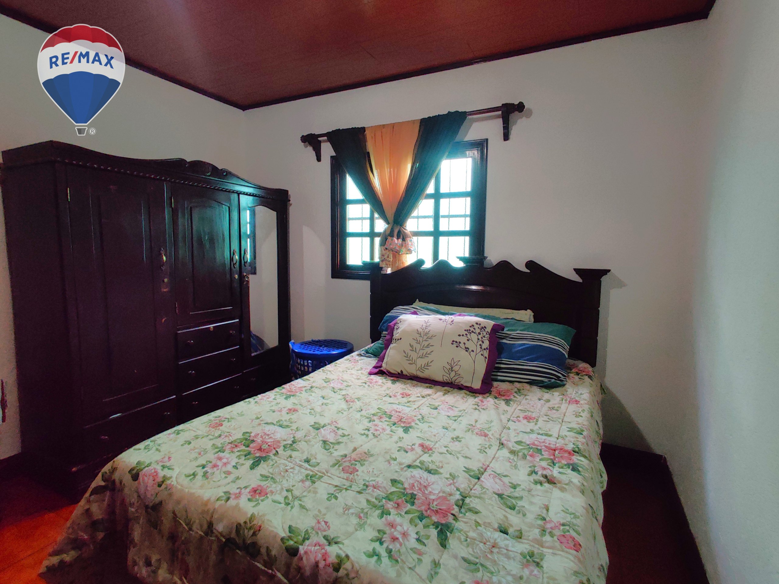 Two Story House With Commercial Property - Image 37