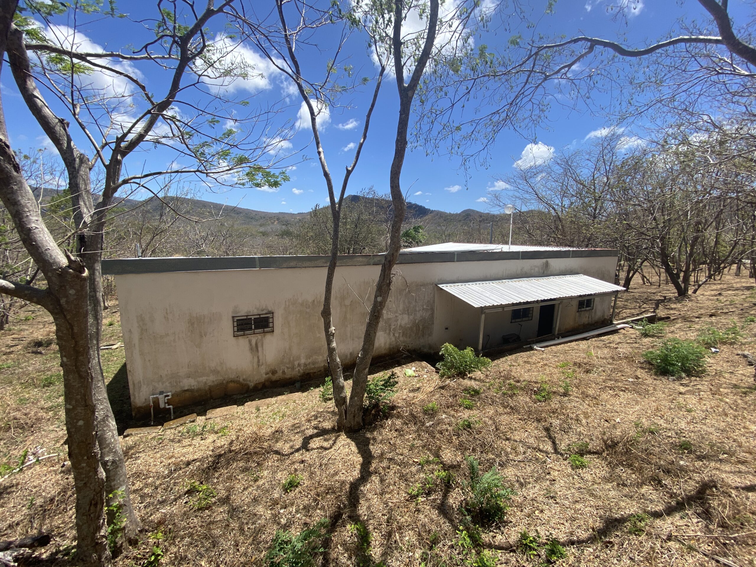 Two homes with private pools on 1.75 Acres (1mz) with loads of potential! - Image 15